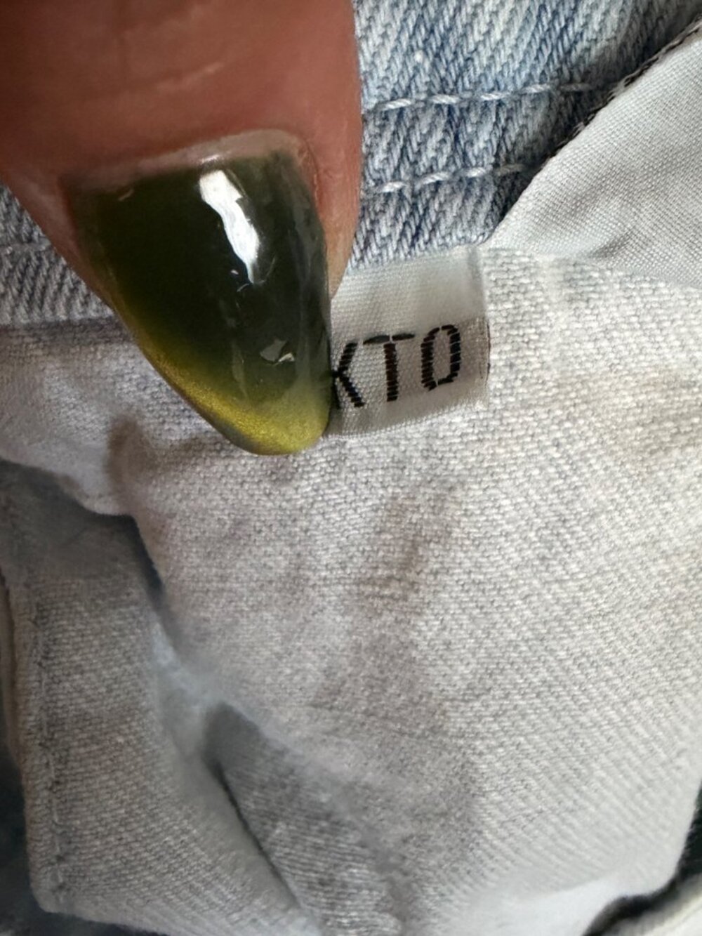 Vintage Bugle Boy Light Wash Denim Overalls With Adjustable Straps & Multiple Ut - Picture 9 of 10